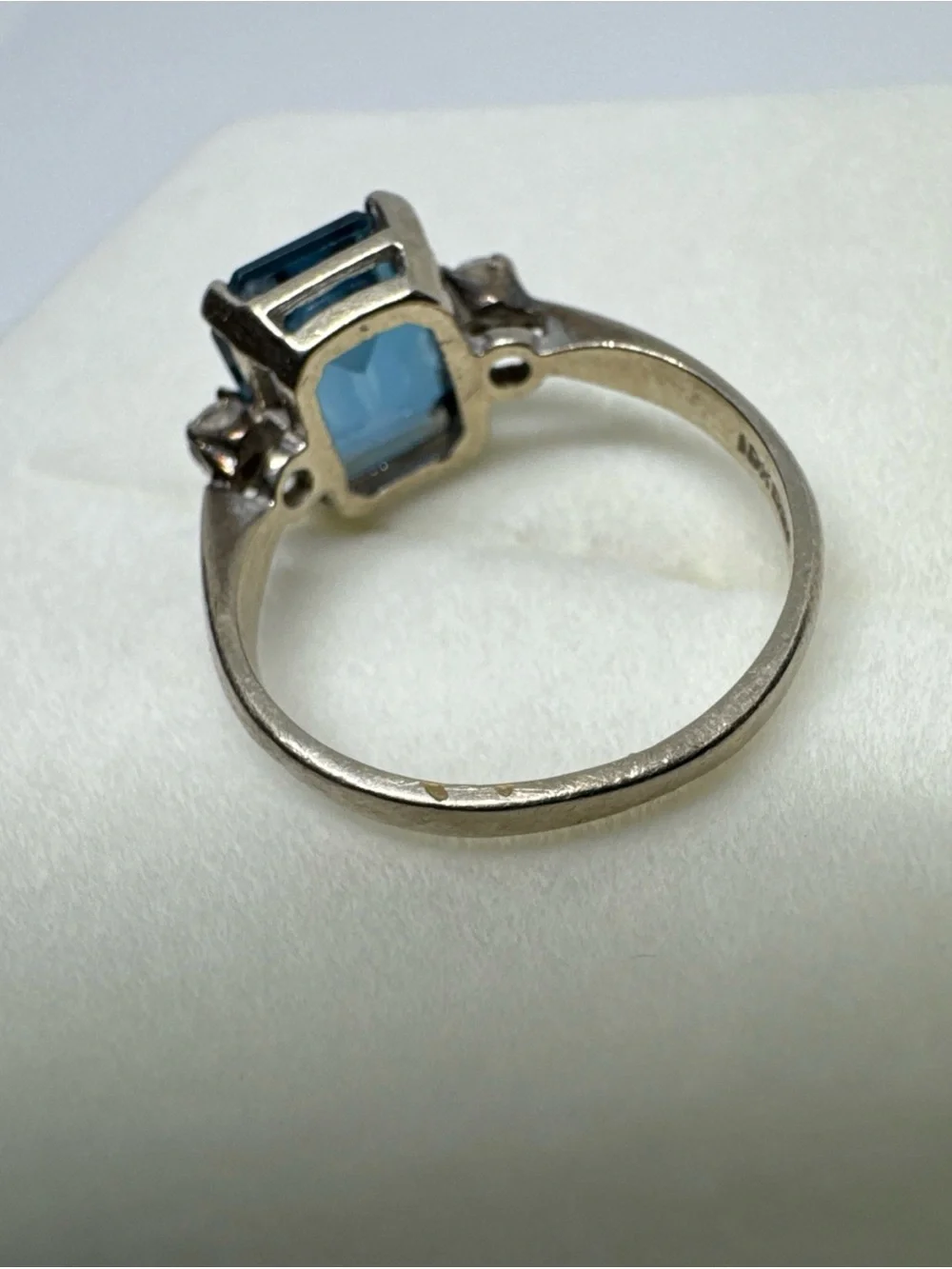 Vintage 10K White Gold Blue & White Topaz Ring Size 5.75 Emerald Cut Stone 2.7g